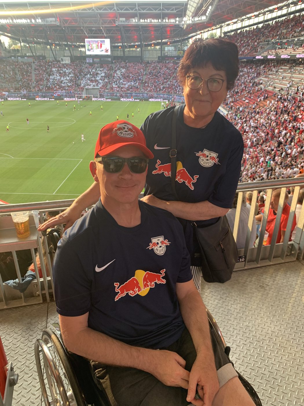 Mama und Zwiebel 007 im Stadion